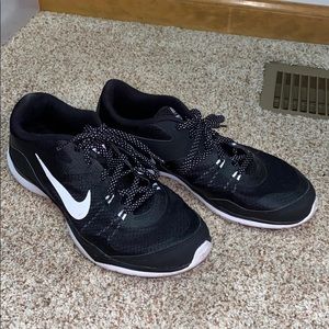 Black Nike Flex TR 5